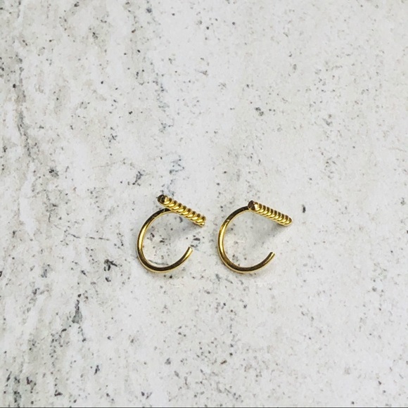 925 Sterling Silver Gold Twisted Bar Ear Cuff - Picture 2 of 14